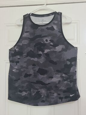 Nike Women's  Black and Gray Camo Training Tank